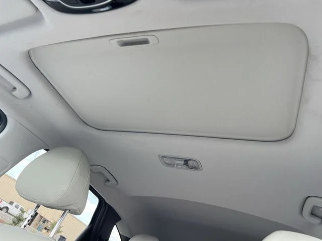 Used 2025 Blue Hyundai SEL Convenience image 18