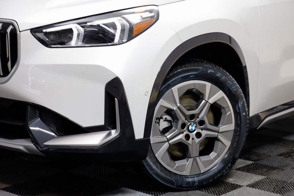 New 2026 Mineral White Metallic BMW xDrive28i image 4