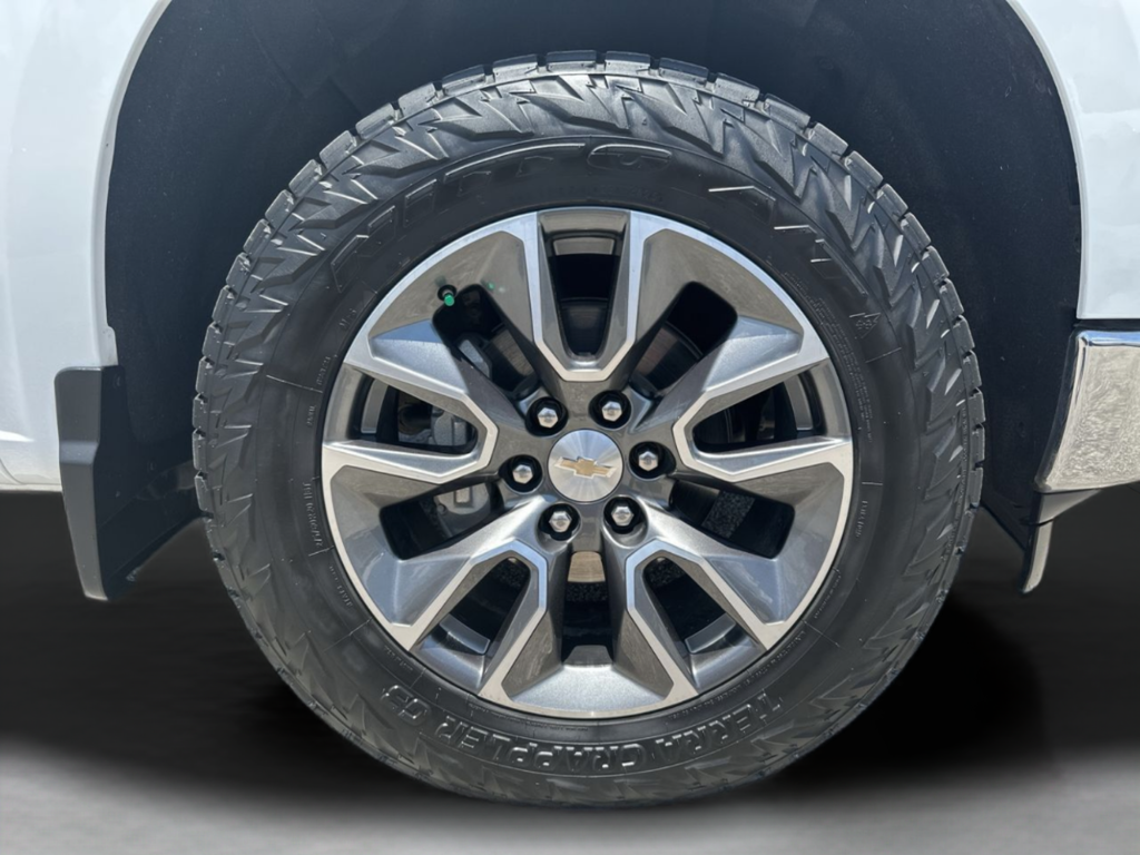 Used 2024 White Chevrolet LT image 45
