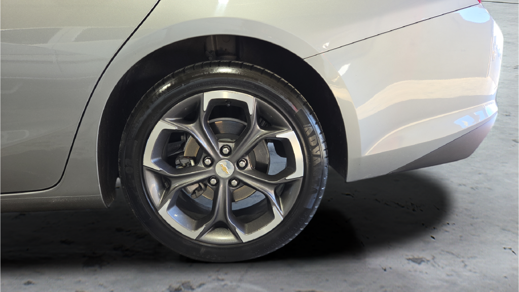 Used 2023 Gray Chevrolet LT image 37