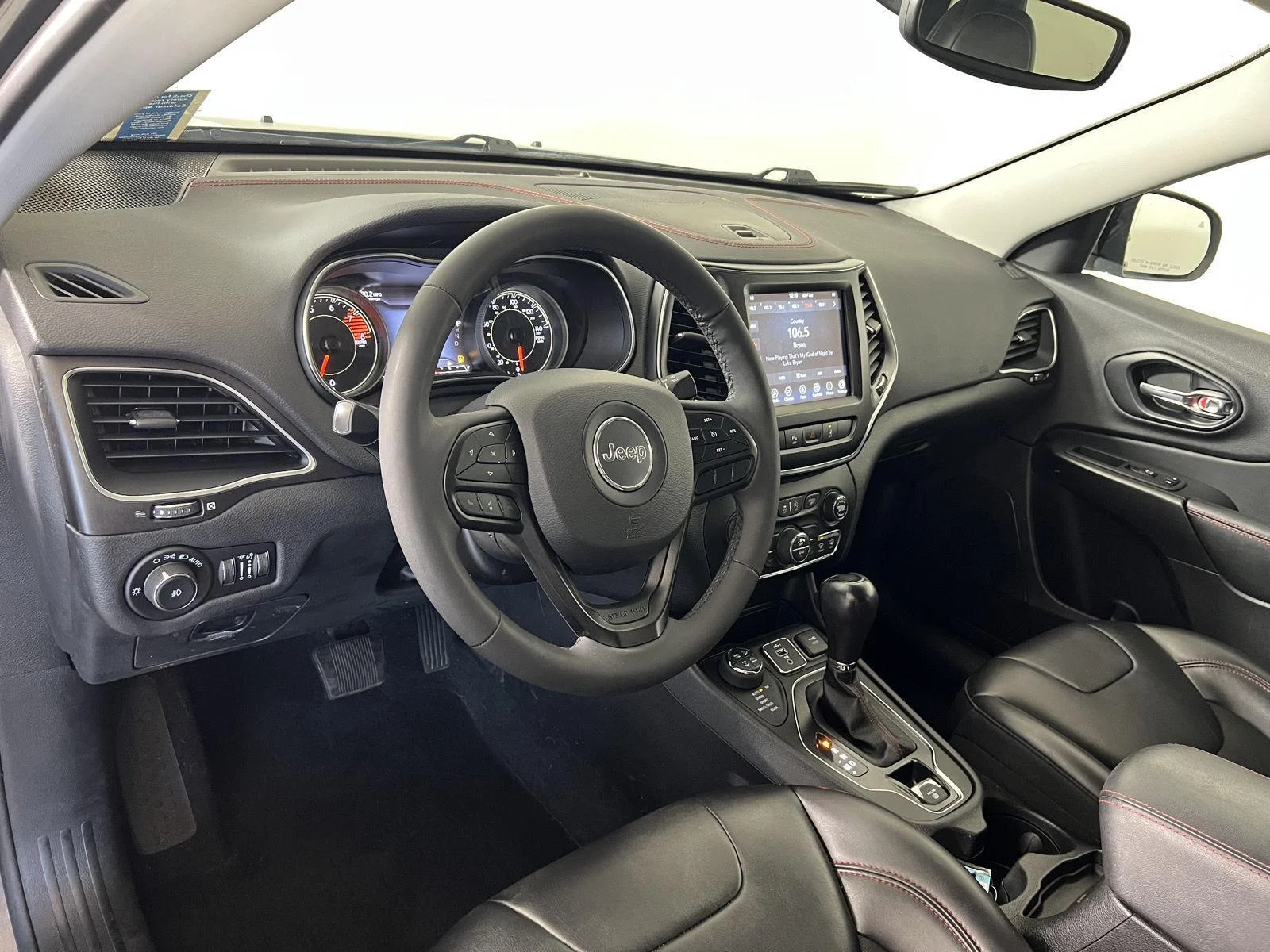 Used 2021 Granite Crystal Metallic Clearcoat Jeep Trailhawk image 10