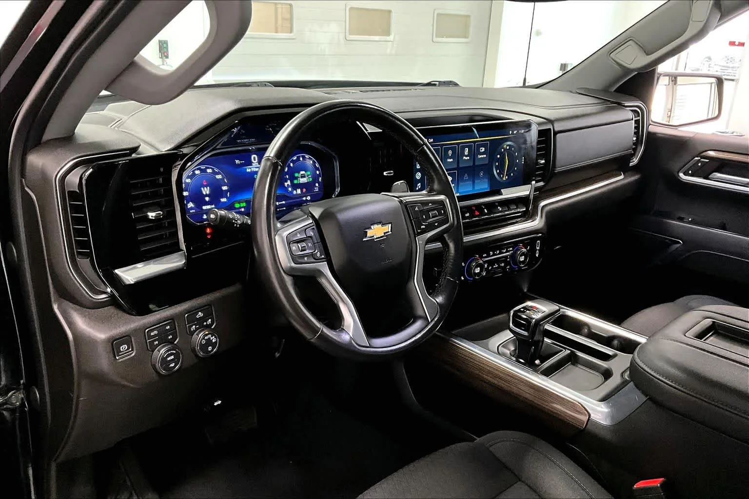 Used 2022 Black Chevrolet LT image 2