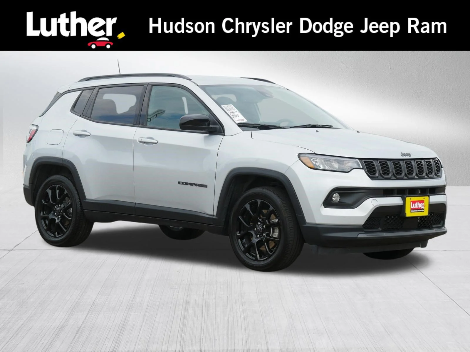 Used 2025 Silver Zynith Metallic Clearcoat Jeep Latitude image 1
