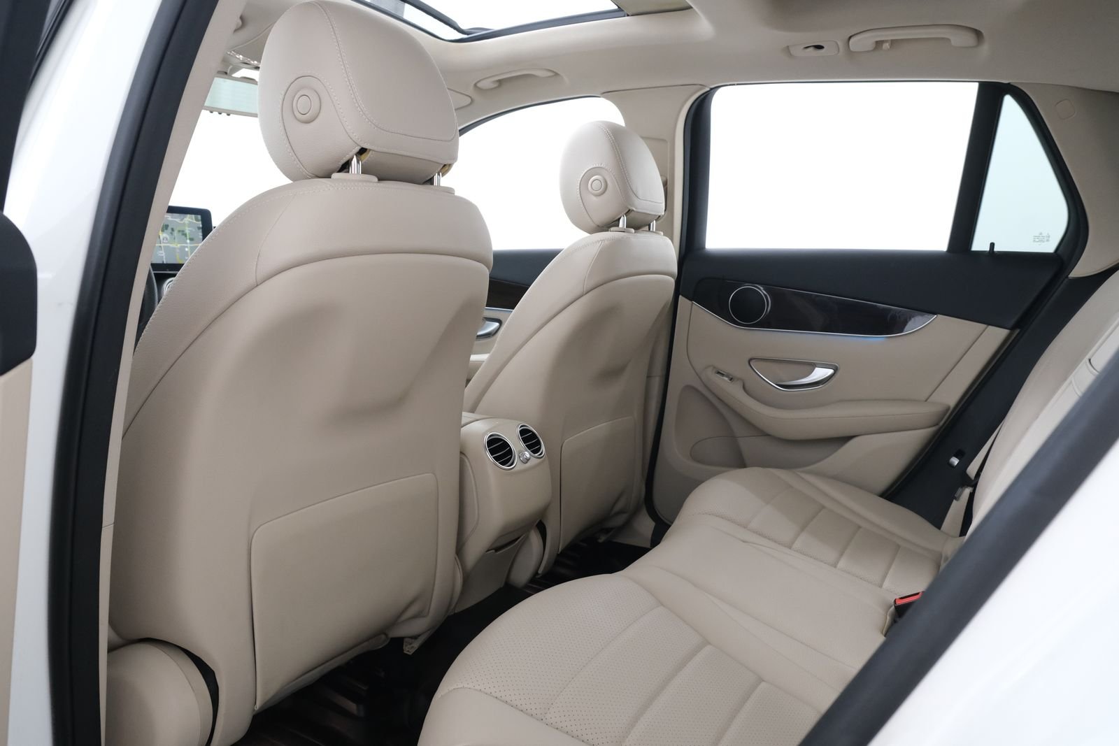 Used 2017 designo Diamond White Metallic Mercedes-Benz GLC 300 image 34