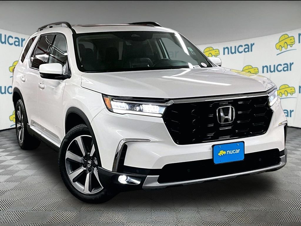 Used 2024 White Honda Touring image 1