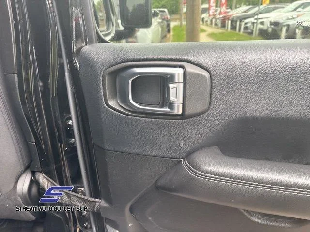 Used 2018 Black Jeep Unlimited Sahara image 16