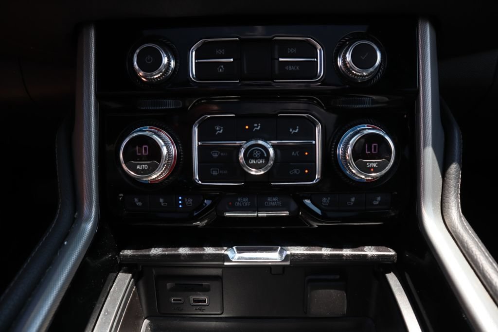 Used 2021 WHITE FROST TRICOAT GMC Denali image 25