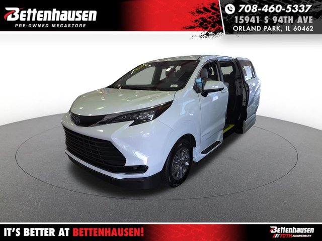 2025 Toyota Sienna LE