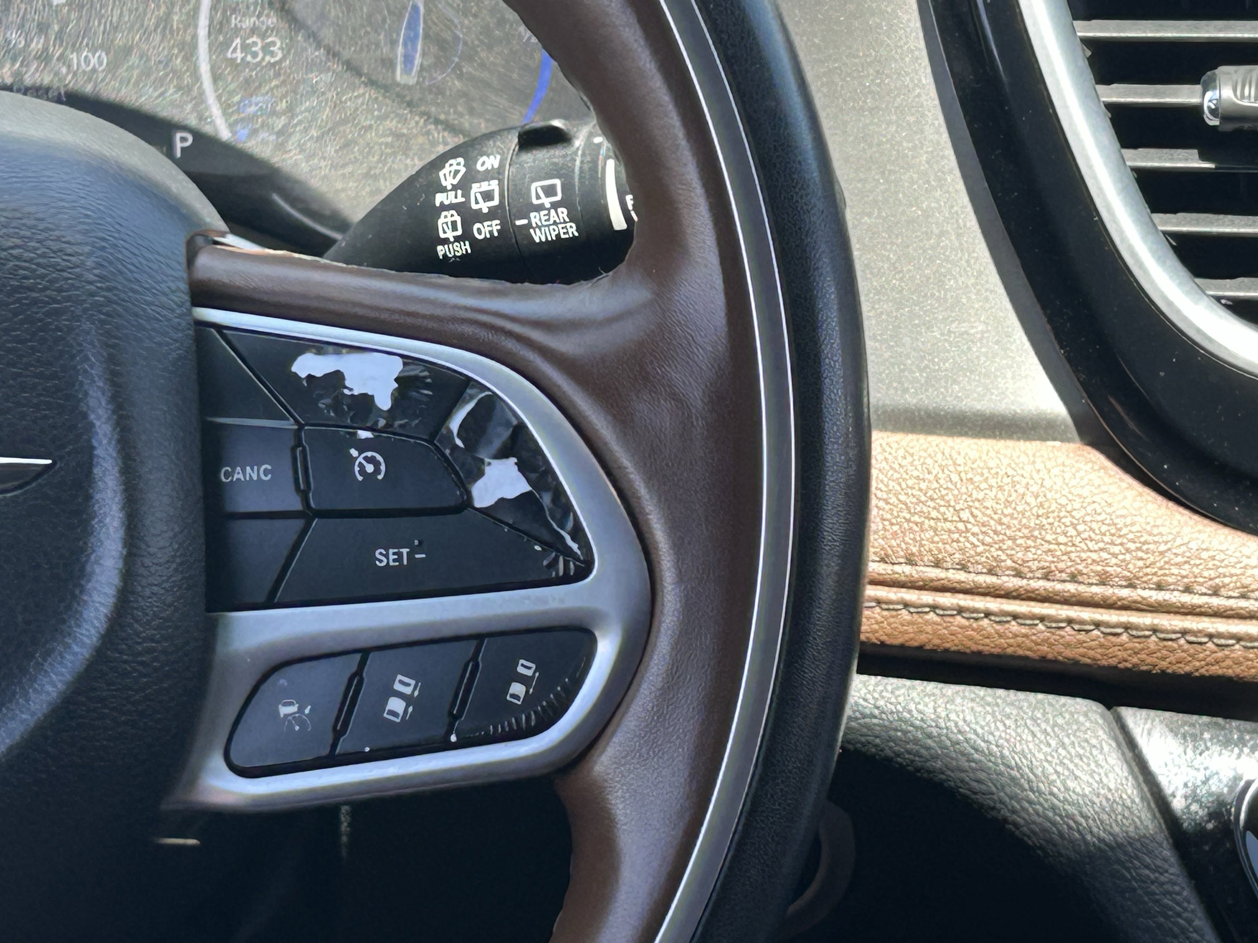 Used 2021 Ocean Blue Metallic Chrysler Hybrid Limited image 25