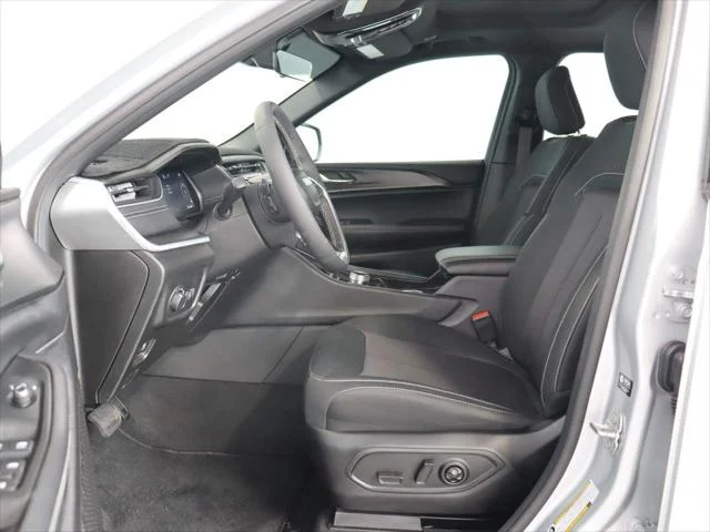 2025 Jeep Grand Cherokee Laredo - Photo 9