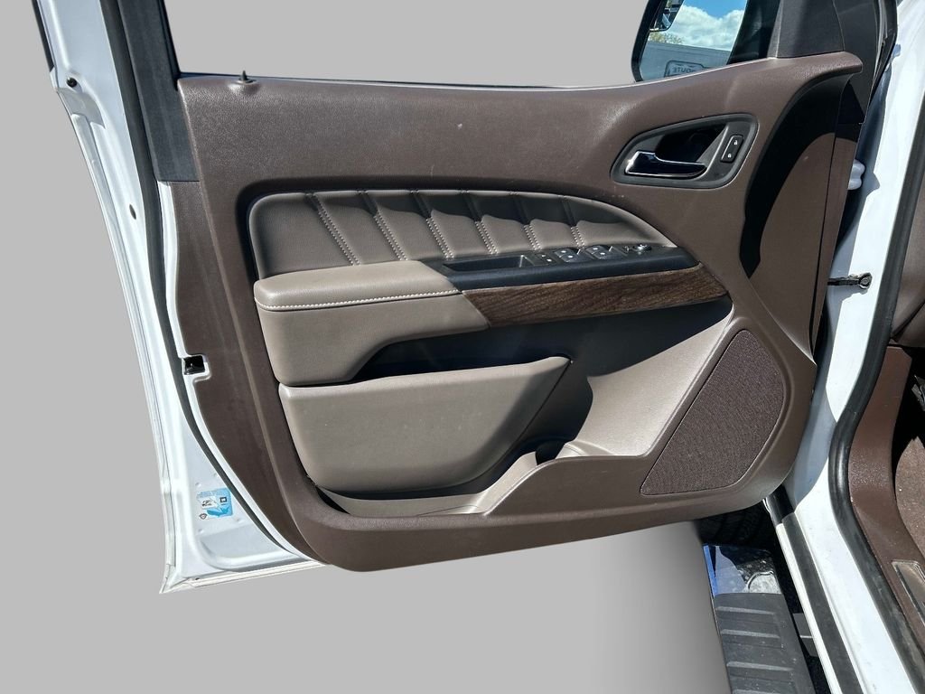 Used 2022 White GMC Denali image 17