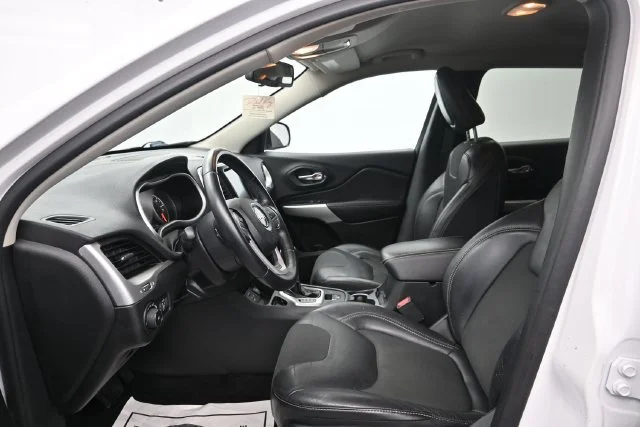 Used 2018 Bright White Clearcoat Jeep Latitude Plus image 10