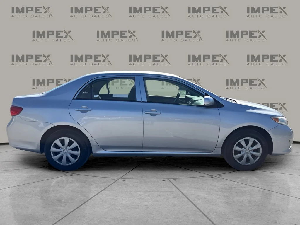 Used 2009 Silver Toyota LE image 6