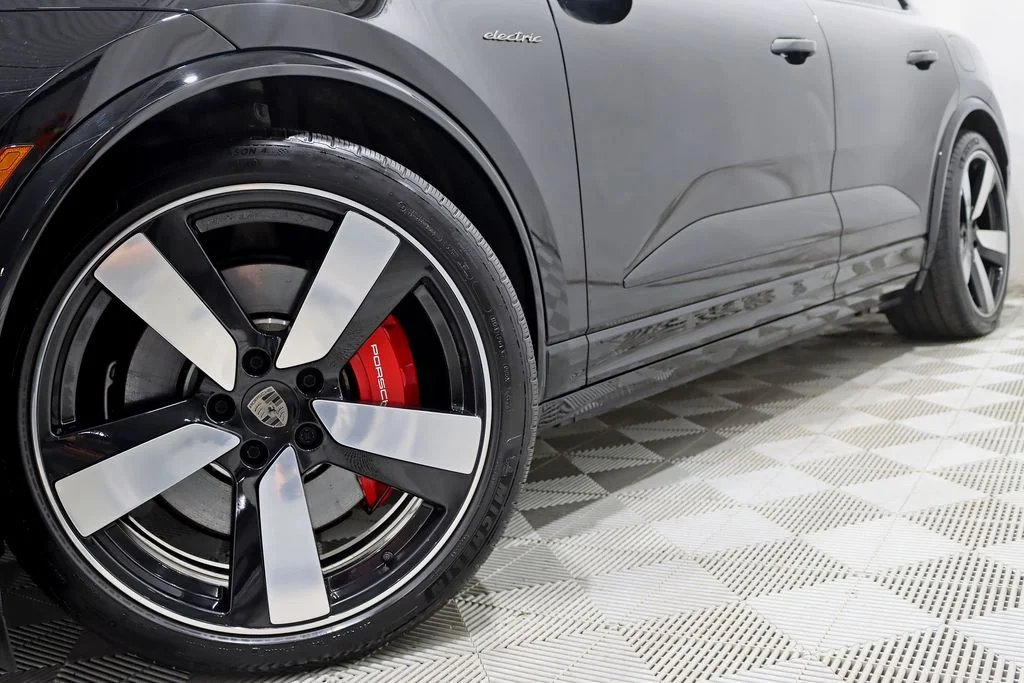 2025 Porsche Macan Electric Turbo
