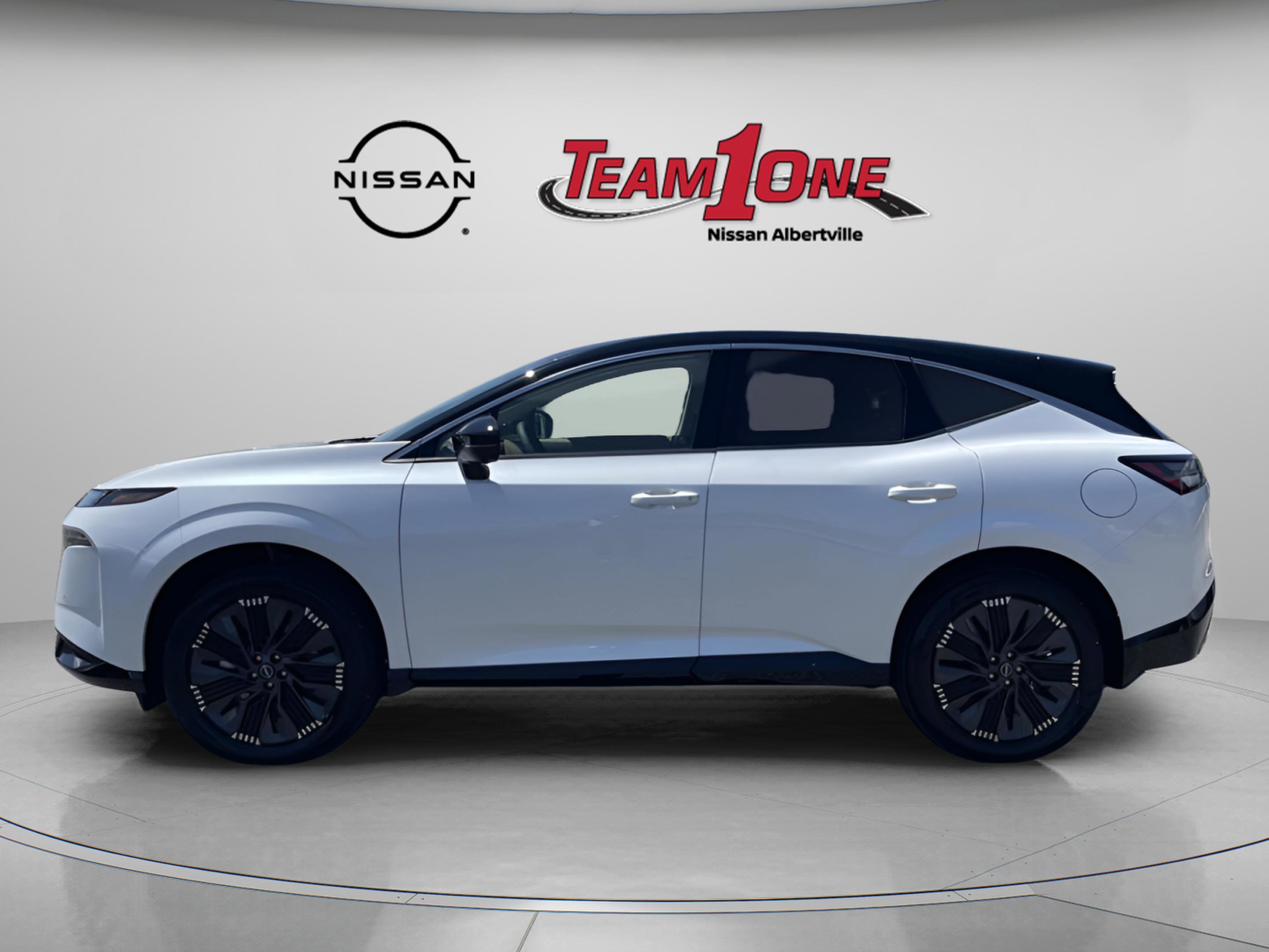 New 2026 Everest White Pearl TriCoat / Super Black Two-tone Nissan Platinum image 4