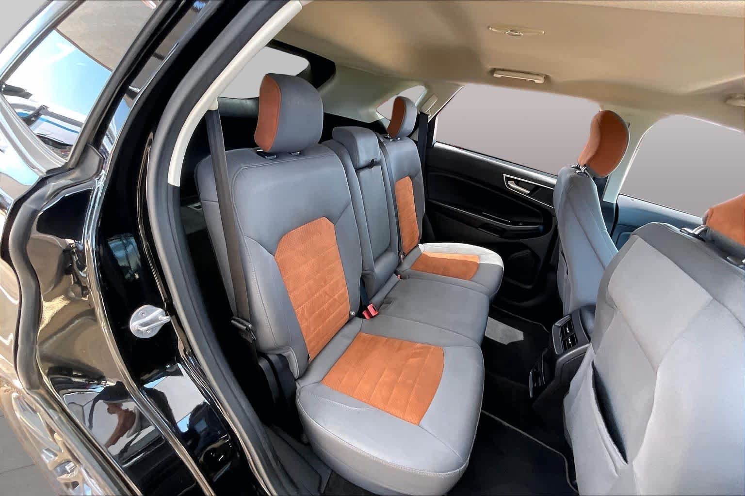 Used 2018 Shadow Black Ford SEL image 18
