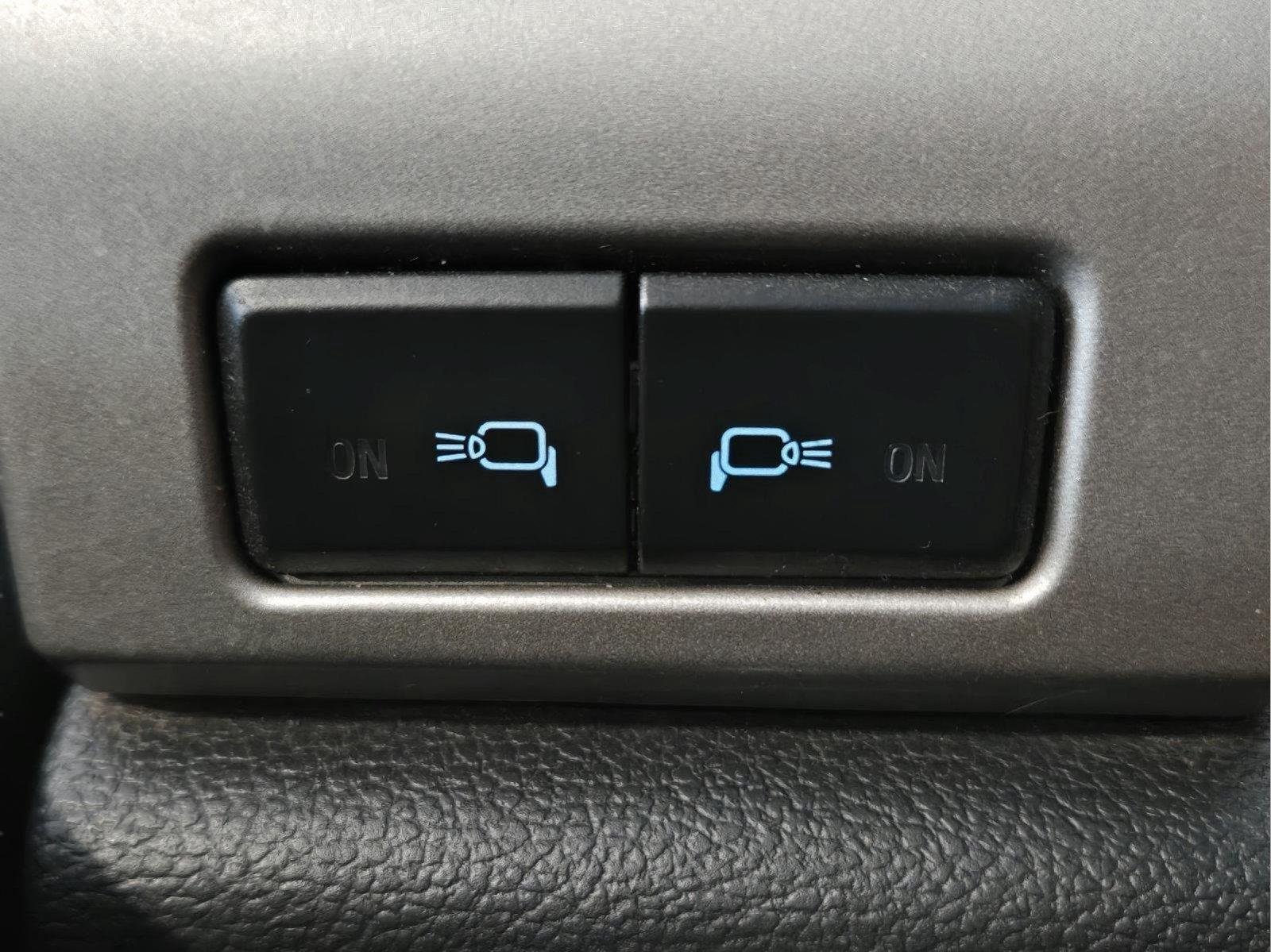 Used 2022 Iconic Silver Ford Lariat image 20