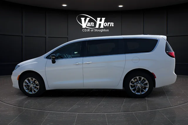 New 2026 Bright White Clear-Coat Exterior Paint Chrysler Select image 11