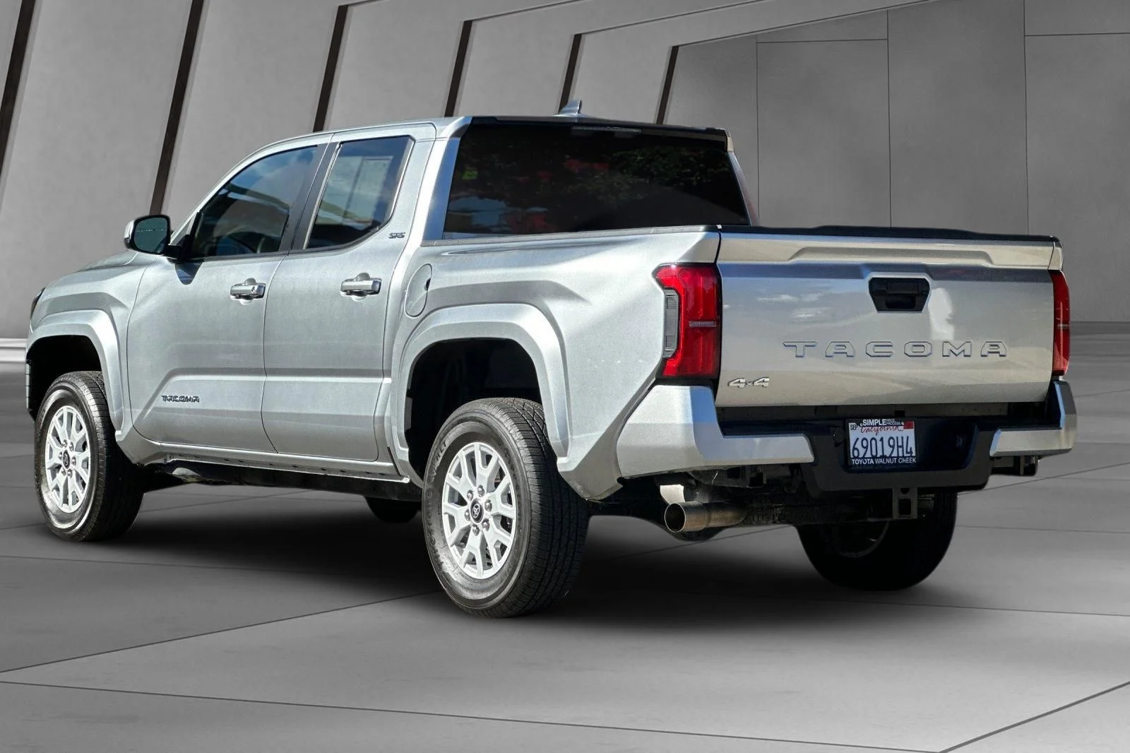 2025 Toyota Tacoma SR5 - Photo 11