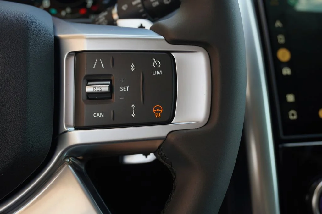 New 2026 Carpathian Grey Land Rover Dynamic SE image 17