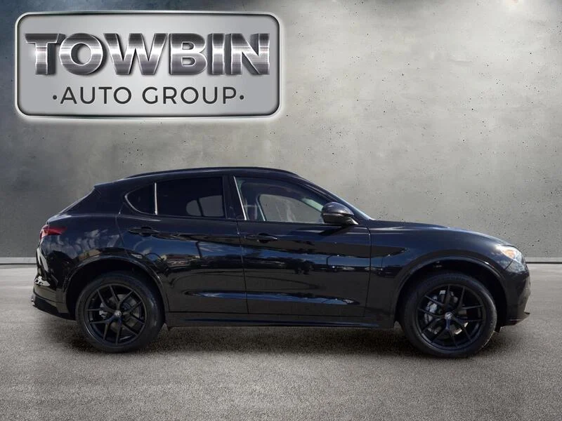 Used 2021 Black Metallic Alfa Romeo RWD image 3