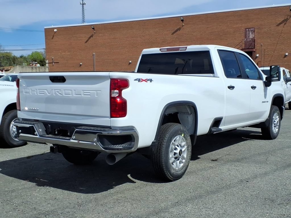 New 2026 Summit White Chevrolet WT image 4