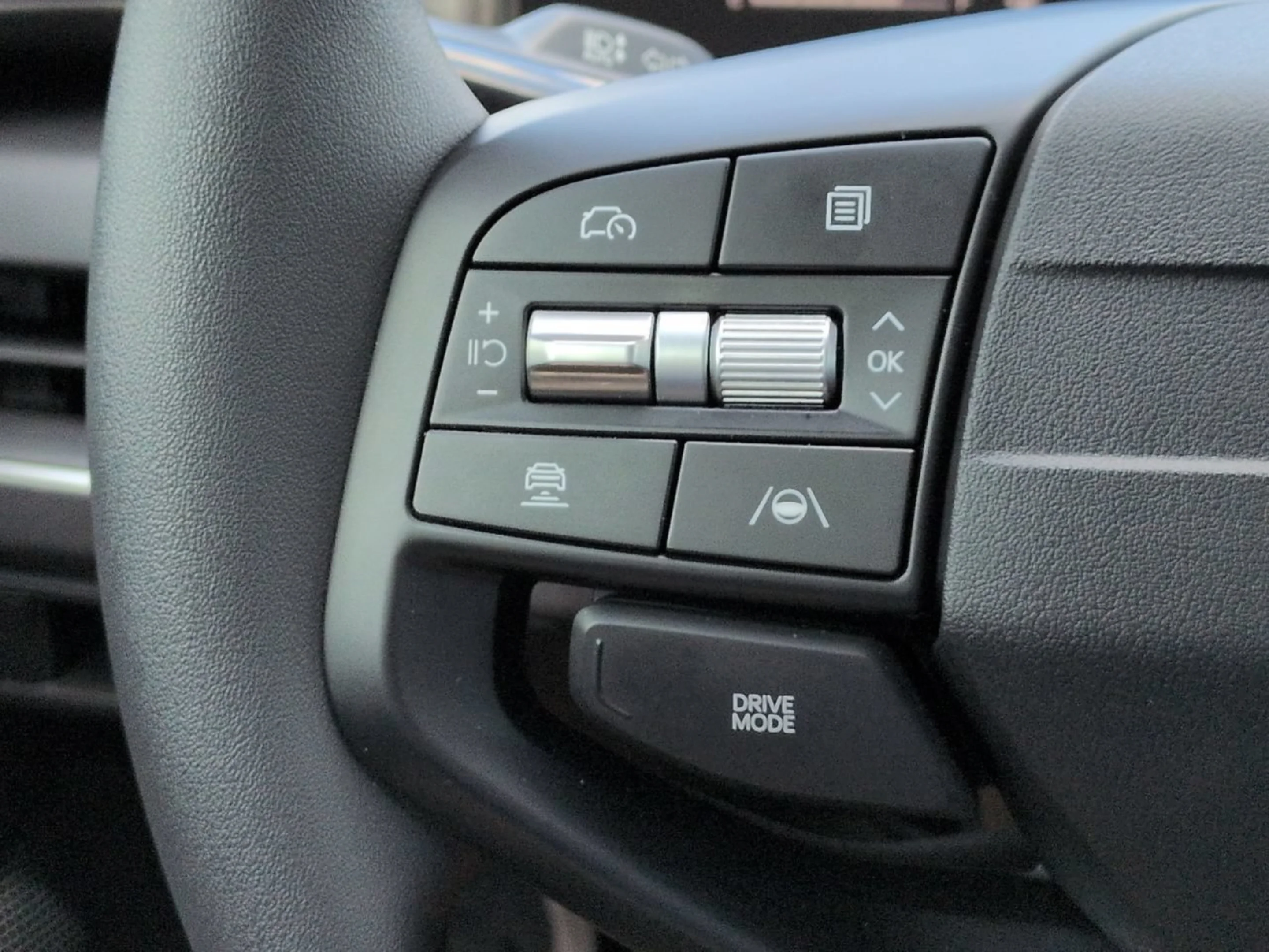 New 2026 Snow White Pearl Kia LXS image 19
