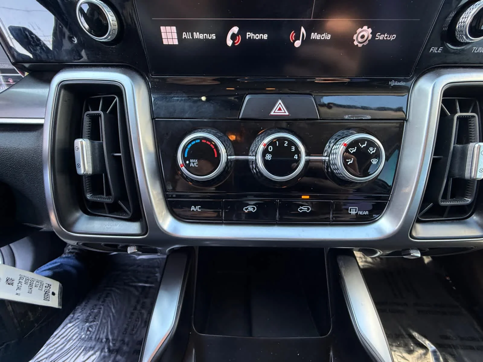 2023 Kia Sorento LX - Photo 16