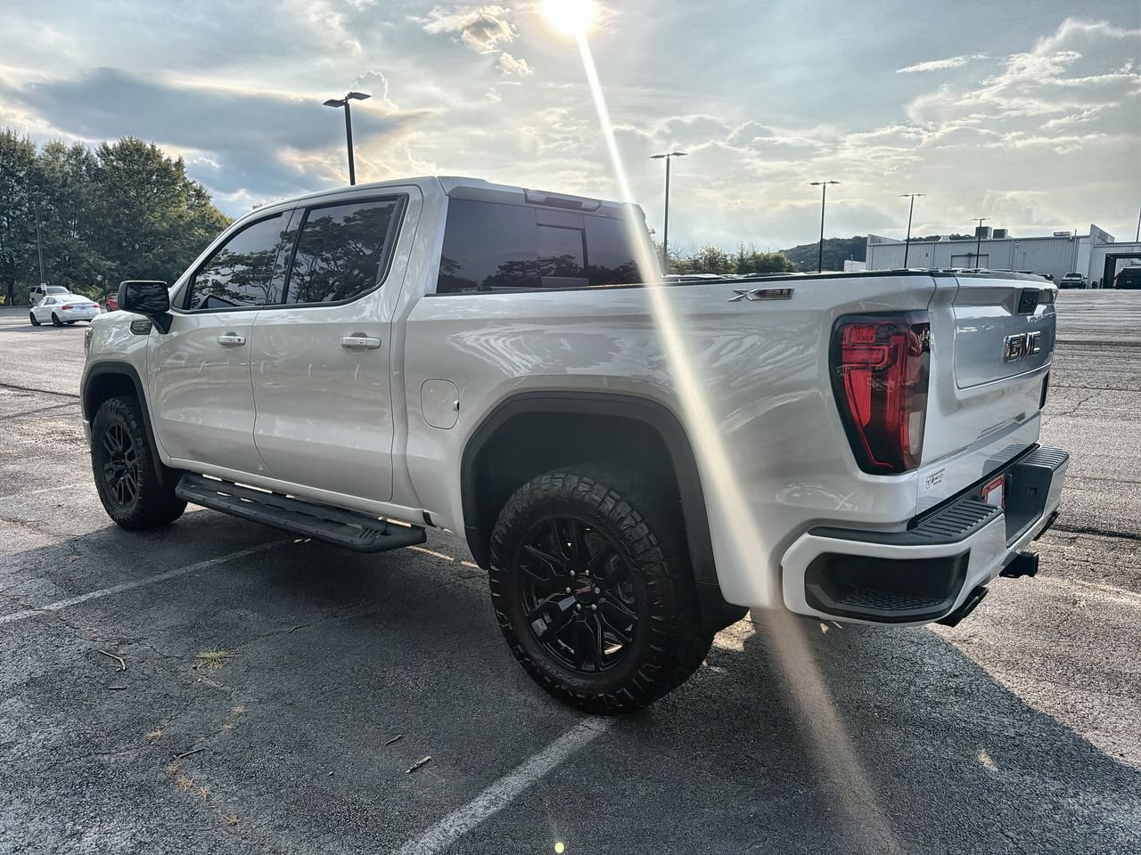 Used 2021 SUMMIT WHITE GMC Elevation image 6