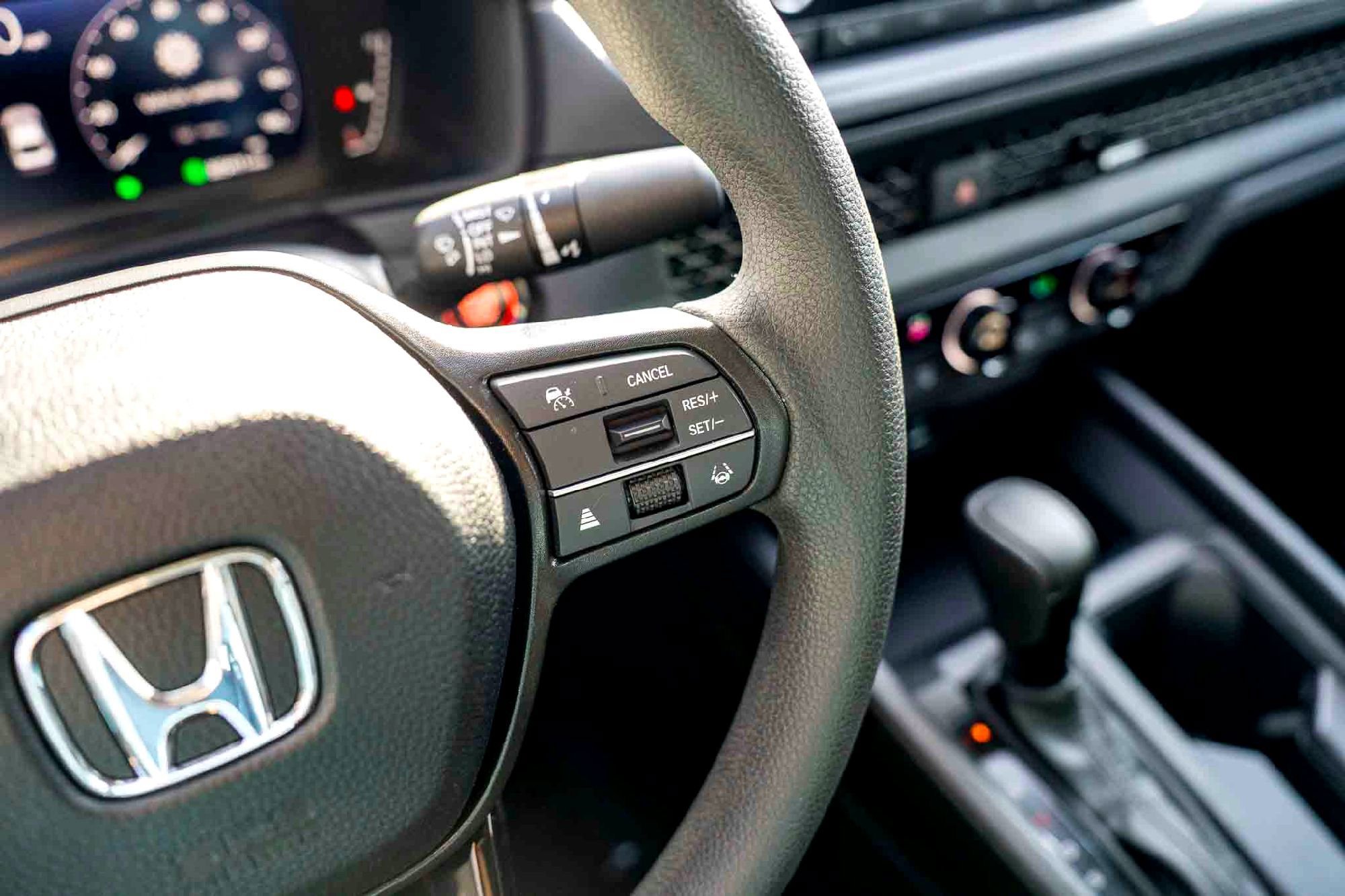 Used 2025 Silver Metallic Honda SE image 15