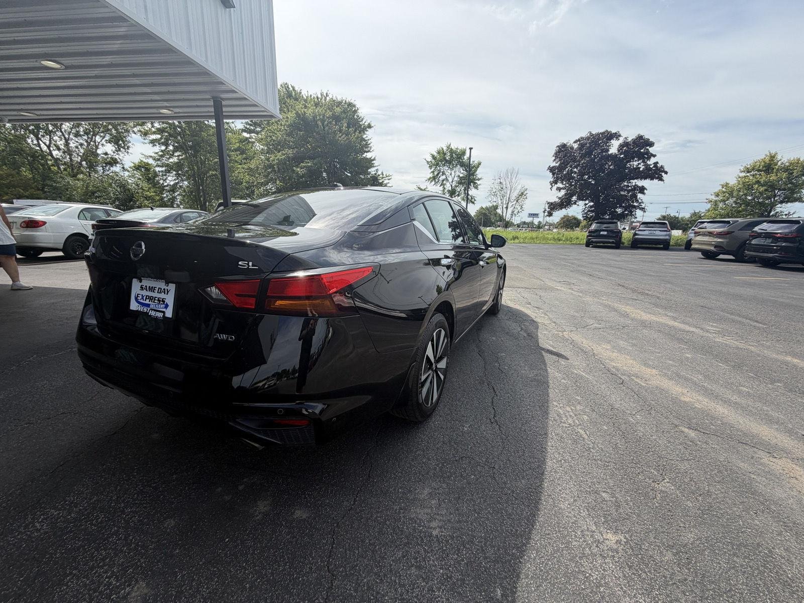 Used 2019 Super Black Nissan 2.5 SL image 9