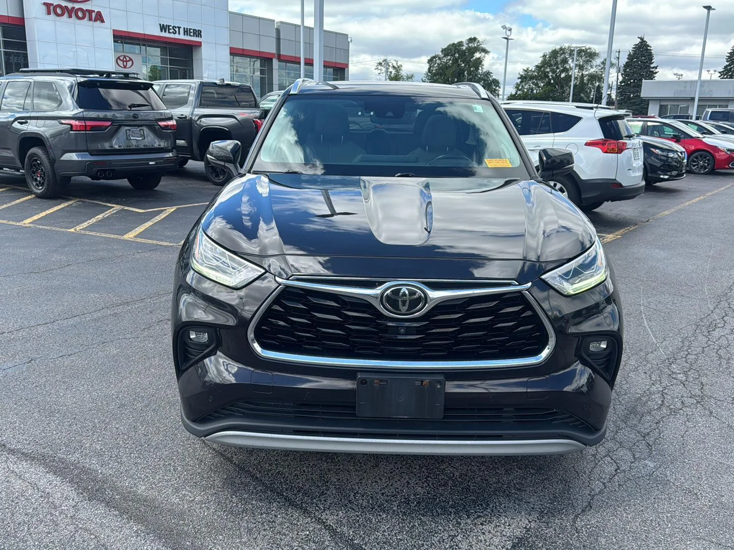 Used 2021 Opulent Amber Toyota Platinum image 2