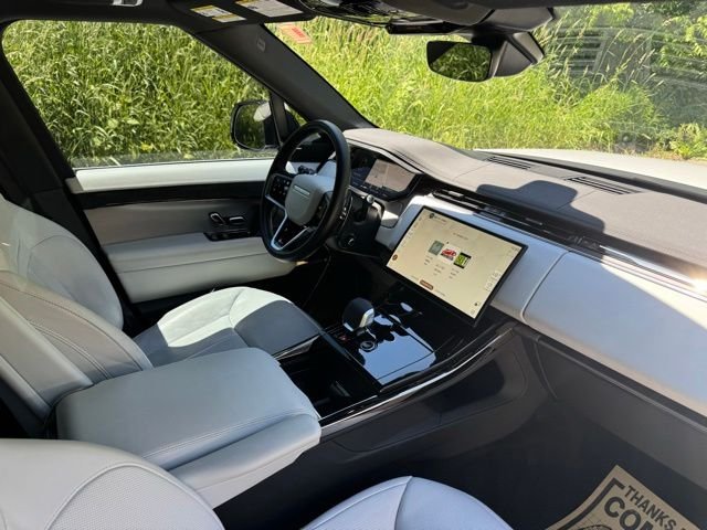 Certified Used 2025 Fuji White Land Rover SE image 19