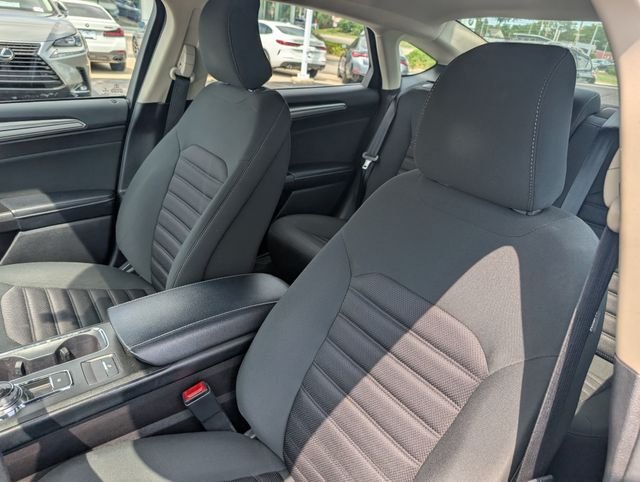 Used 2017 Lightning Blue Ford SE image 14