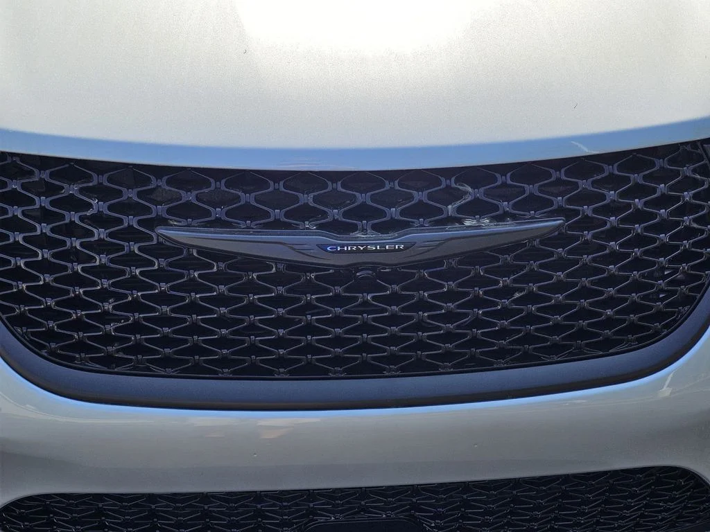 New 2026 Silver Mist Clear-Coat Exterior Paint Chrysler Select image 3
