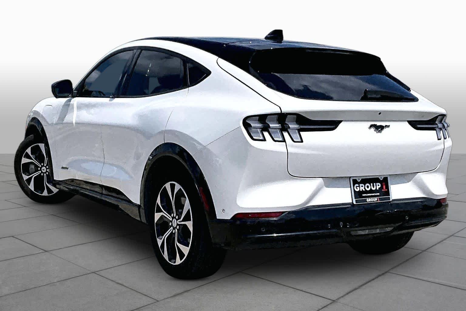 Used 2022 Star White Metallic Tri-Coat Ford Premium image 10