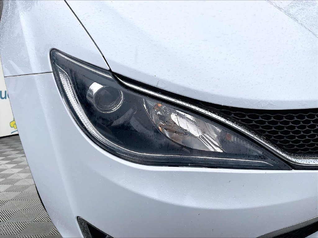 Used 2020 Bright White Clearcoat Chrysler Touring L image 27