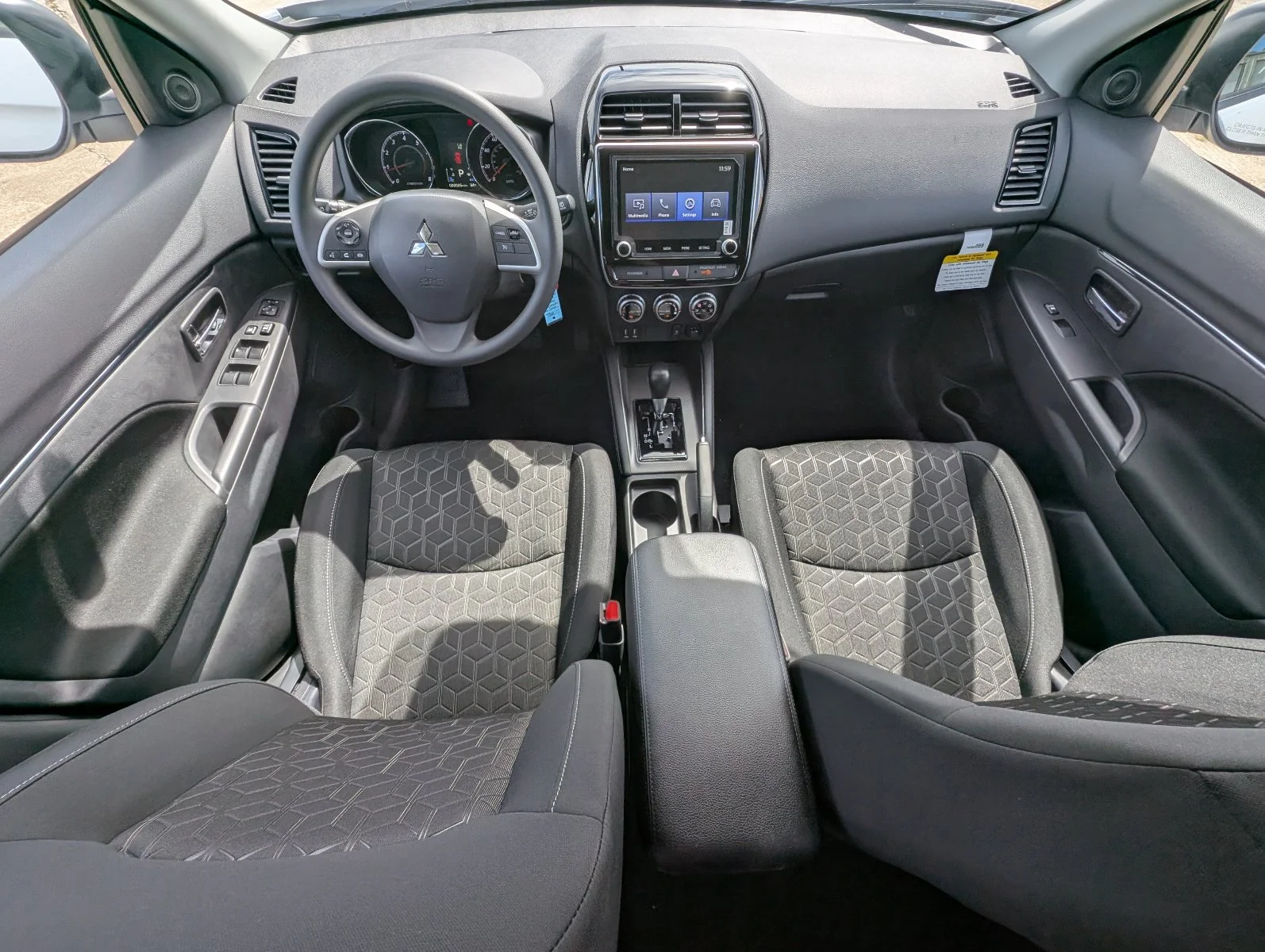 New 2027 White Mitsubishi 2.0 ES image 30