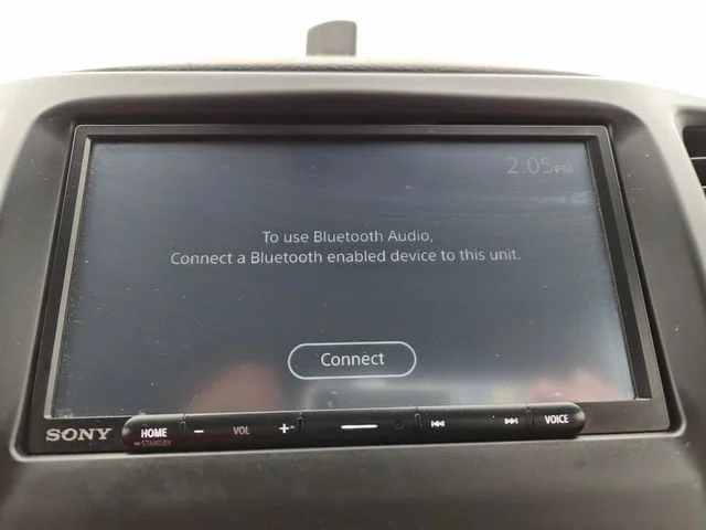 Used 2017 Silver Jeep Latitude image 27
