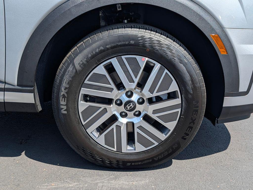 New 2027 Silver Hyundai Blue SEL 7P image 8