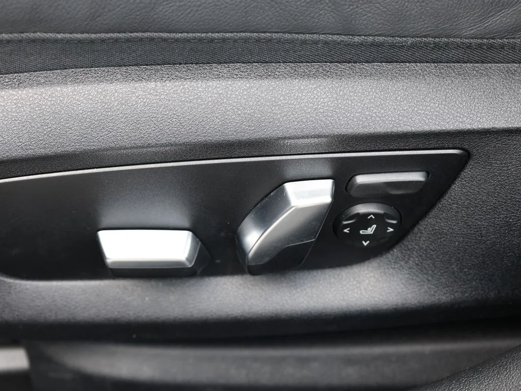 Used 2023 Black BMW 530i xDrive image 18