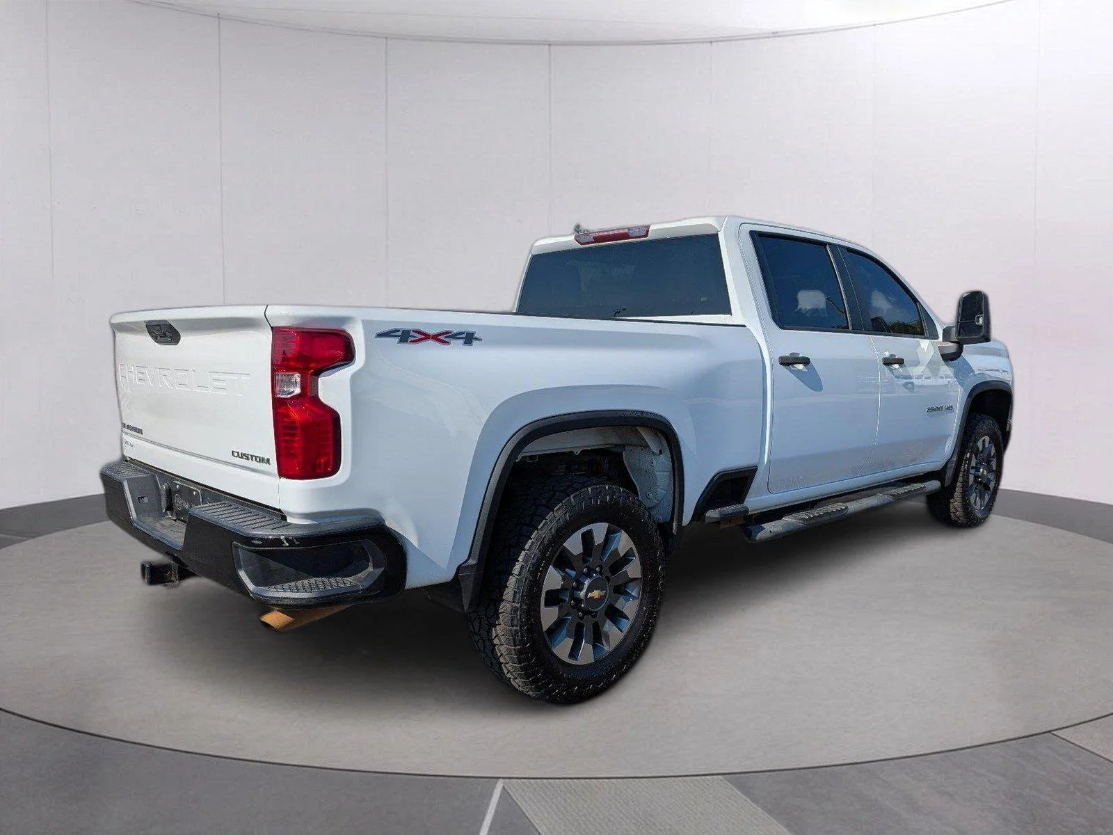 Used 2021 SUMMIT WHITE Chevrolet Custom image 7