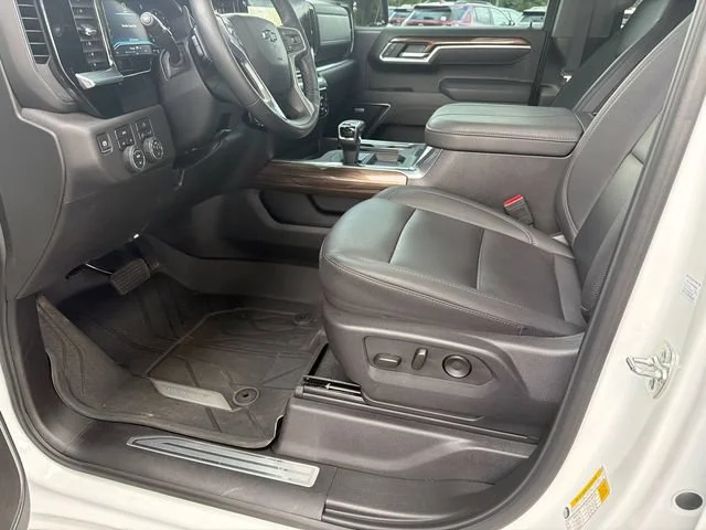Used 2025 Summit White Chevrolet RST image 9