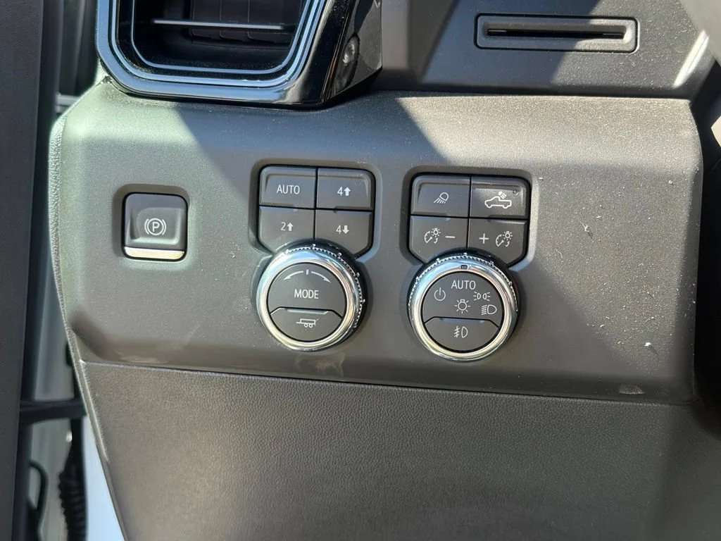 New 2026 Summit White GMC AT4 image 30