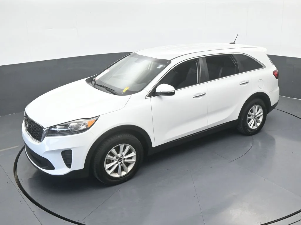 Used 2020 Snow White Pearl Kia LX image 40