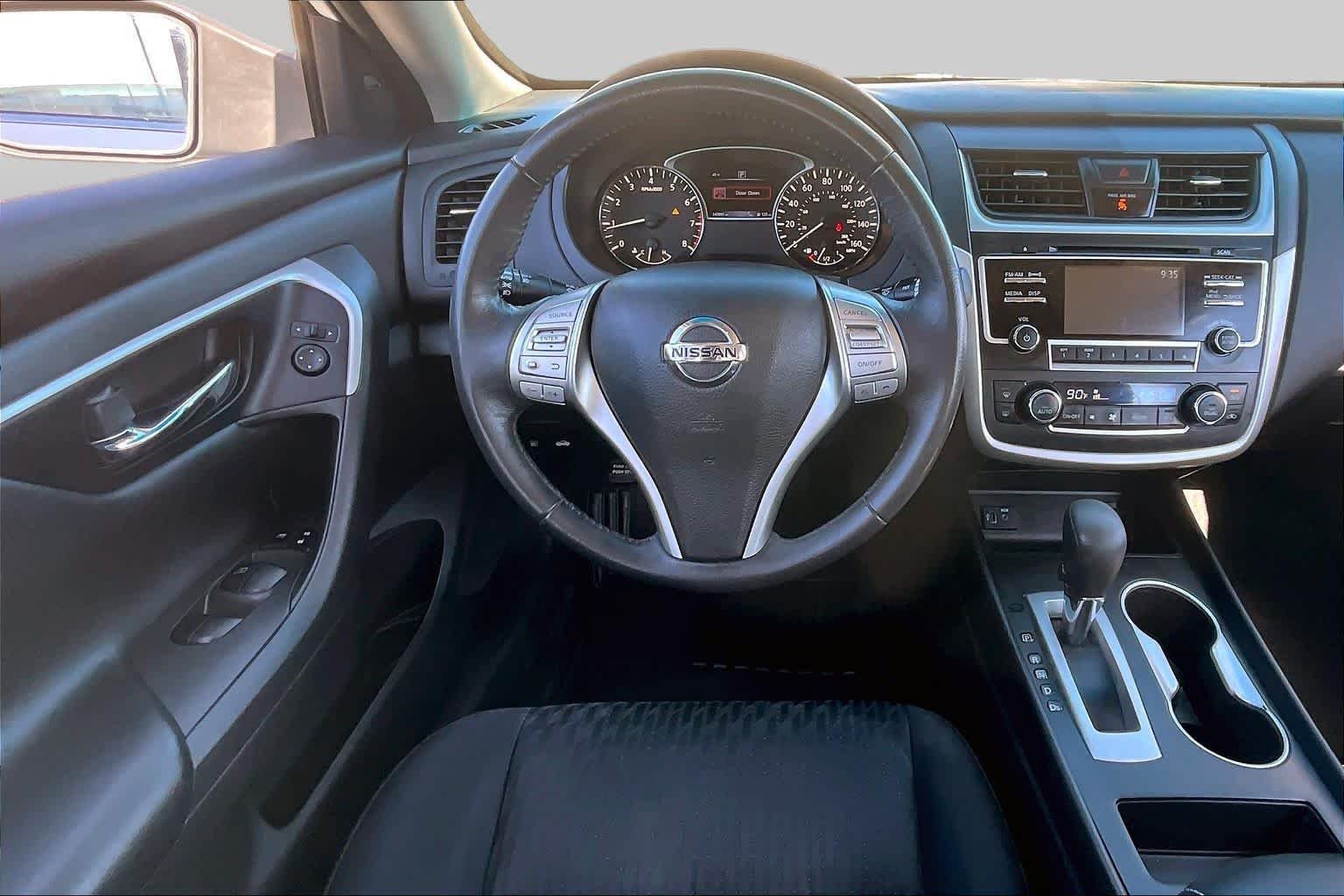 Used 2017 Pearl White Nissan 2.5 SV image 6
