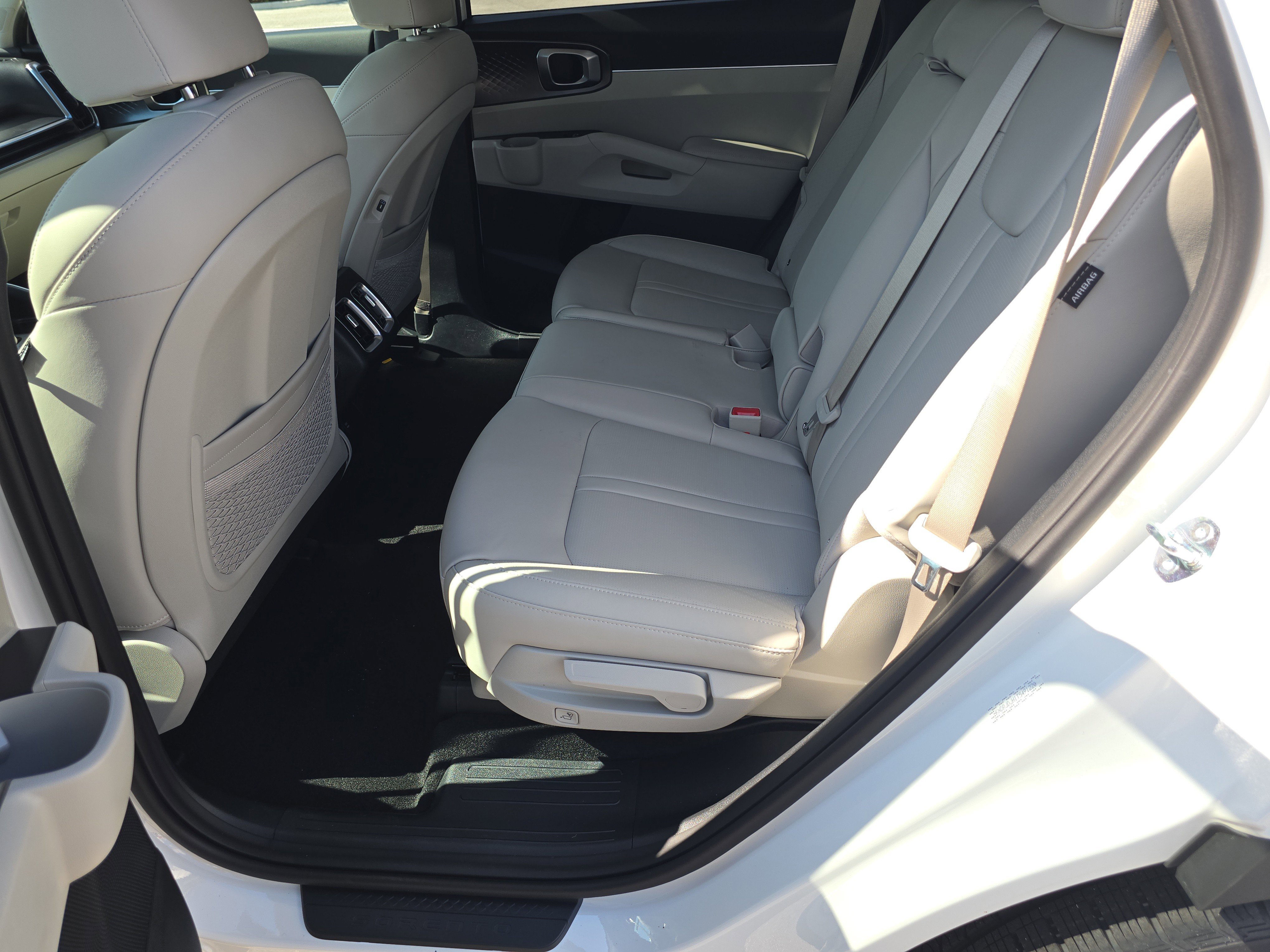 New 2026 Snow White Pearl Kia EX AWD image 17