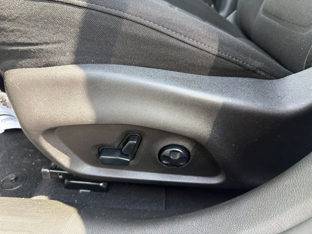 Used 2020 White Jeep Latitude image 14