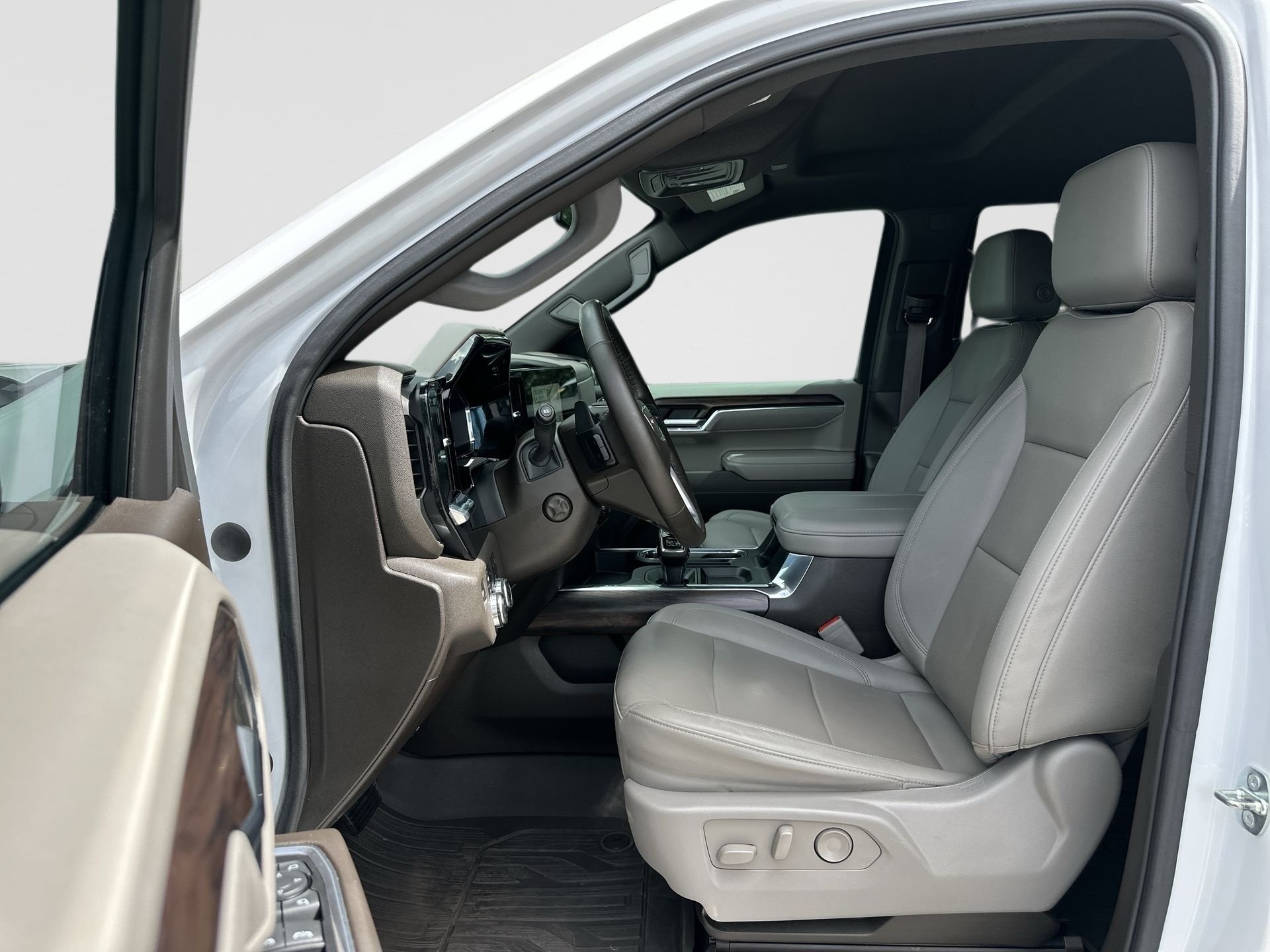 2023 GMC Sierra 1500 SLT - Photo 19