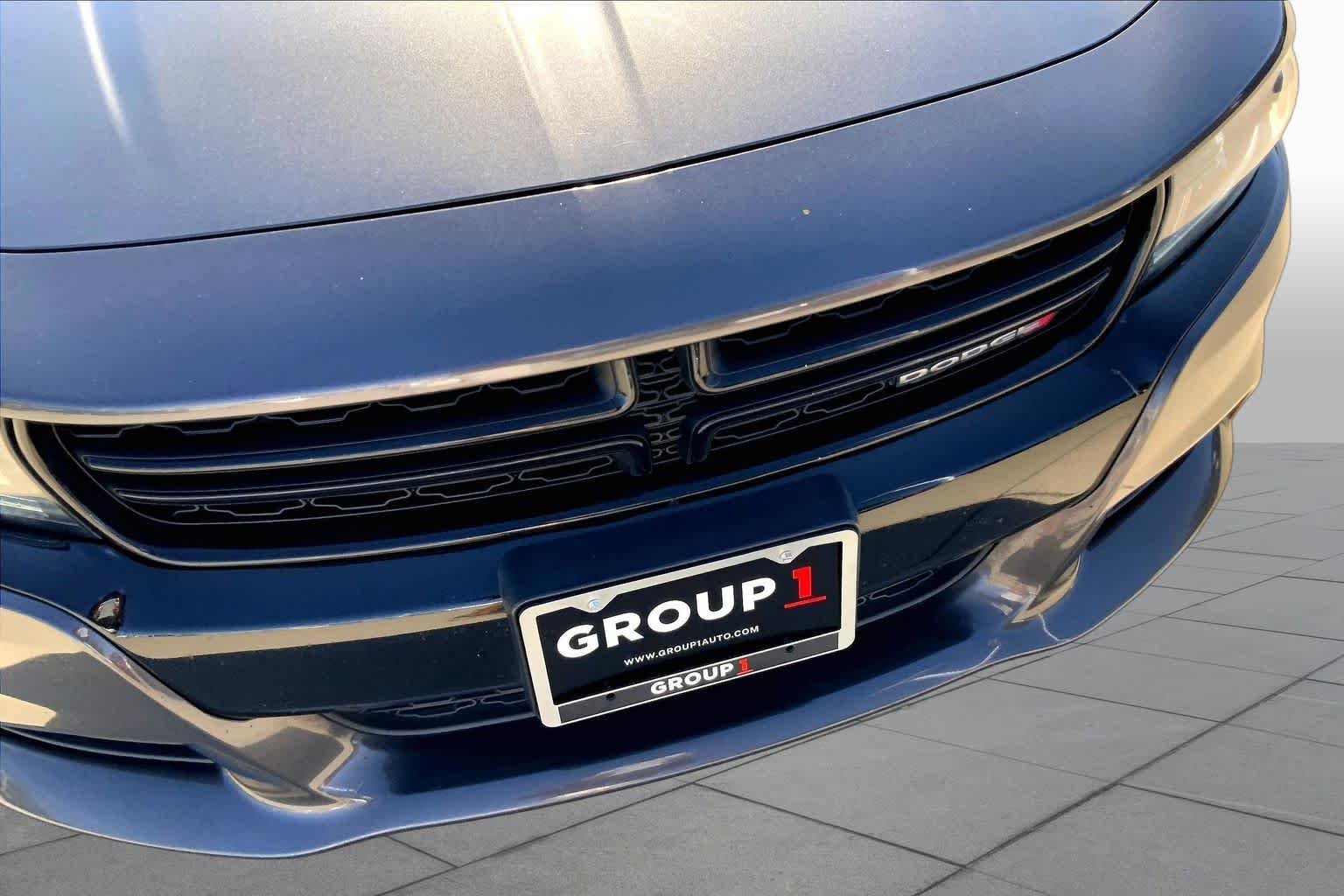 Used 2022 Granite Pearlcoat Dodge SXT image 29